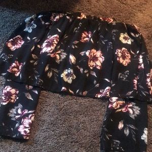 Fashion Nova floral blouse 🌺🌸